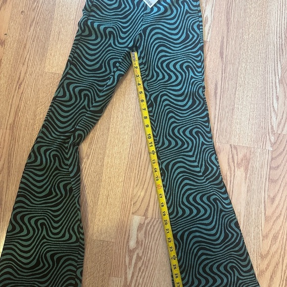 Green and Black Swirl Pattern Pants NWT Urban Outfitters Size Small - Picture 2 of 4